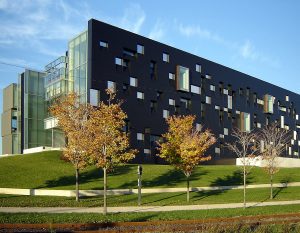 https://upload.wikimedia.org/wikipedia/commons/5/50/Perimeter_Institute.jpg